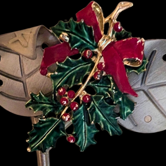 Vintage Gerrys Enameled Holly Branch Brooch - Picture 2 of 9